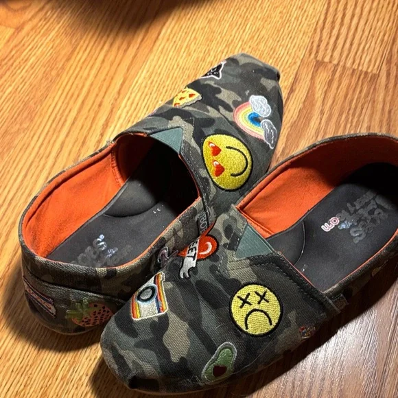 Bob’s Fun Camouflage Slip-On Women’s Shoes with Patches - Picture 7 of 8